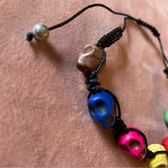 Simple multicolore bracelet with skull and black cord. - Picture 2 of 8